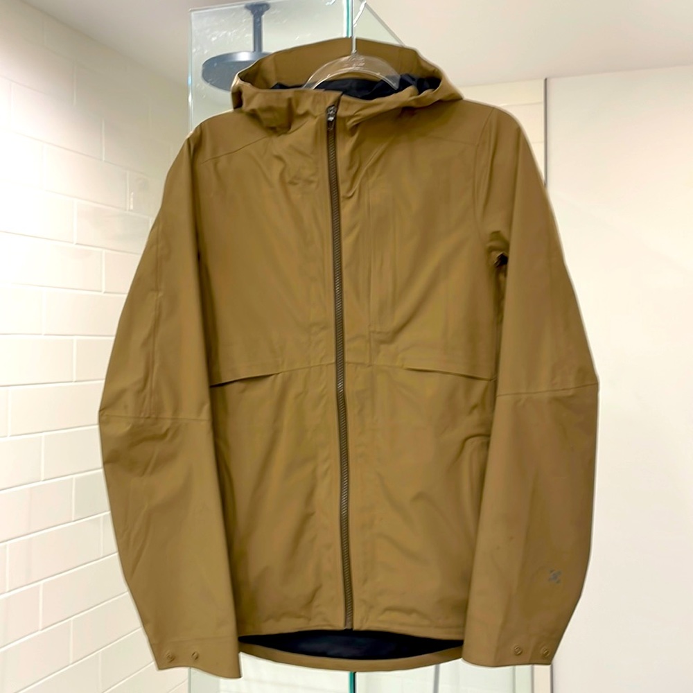 Mens Lululemon hooded rain jacket